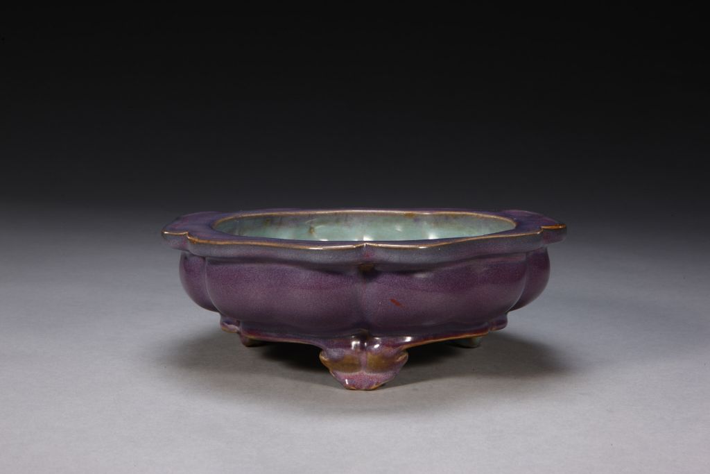 图片[1]-Jun kiln rose purple glaze sunflower type tripod flowerpot holder-China Archive